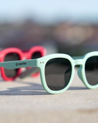 Objevte naši kolekci slunečních brýlí Copenhagen – lehké, pružné, odolné a navržené tak, aby seděly i těm nejmenším. 👶Pro...